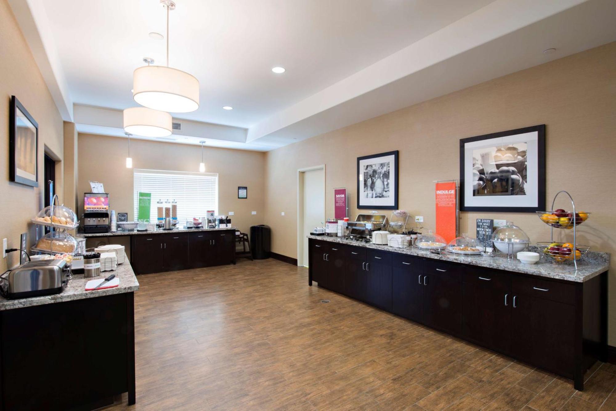 Hampton Inn Saskatoon South Exterior foto